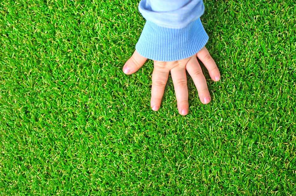 creating an urban oasis with artificial grass